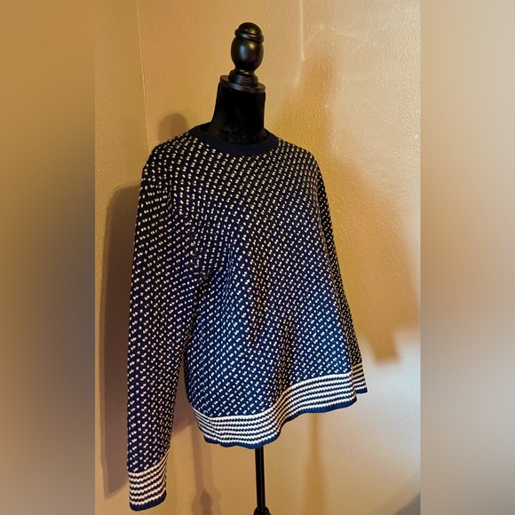 J Crew 100% Wool Sweater Size Medium - Picture 2 of 6